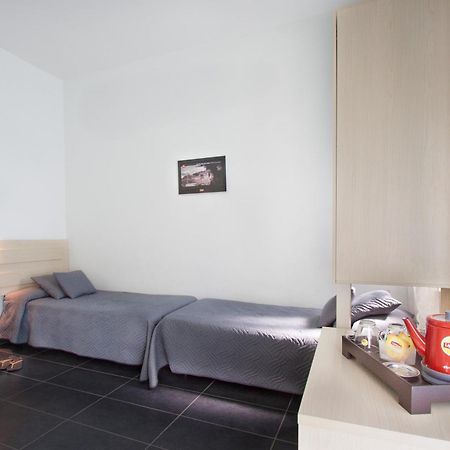 רימיני Hotel Spiaggia Marconi מראה חיצוני תמונה