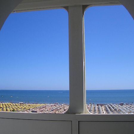 רימיני Hotel Spiaggia Marconi מראה חיצוני תמונה