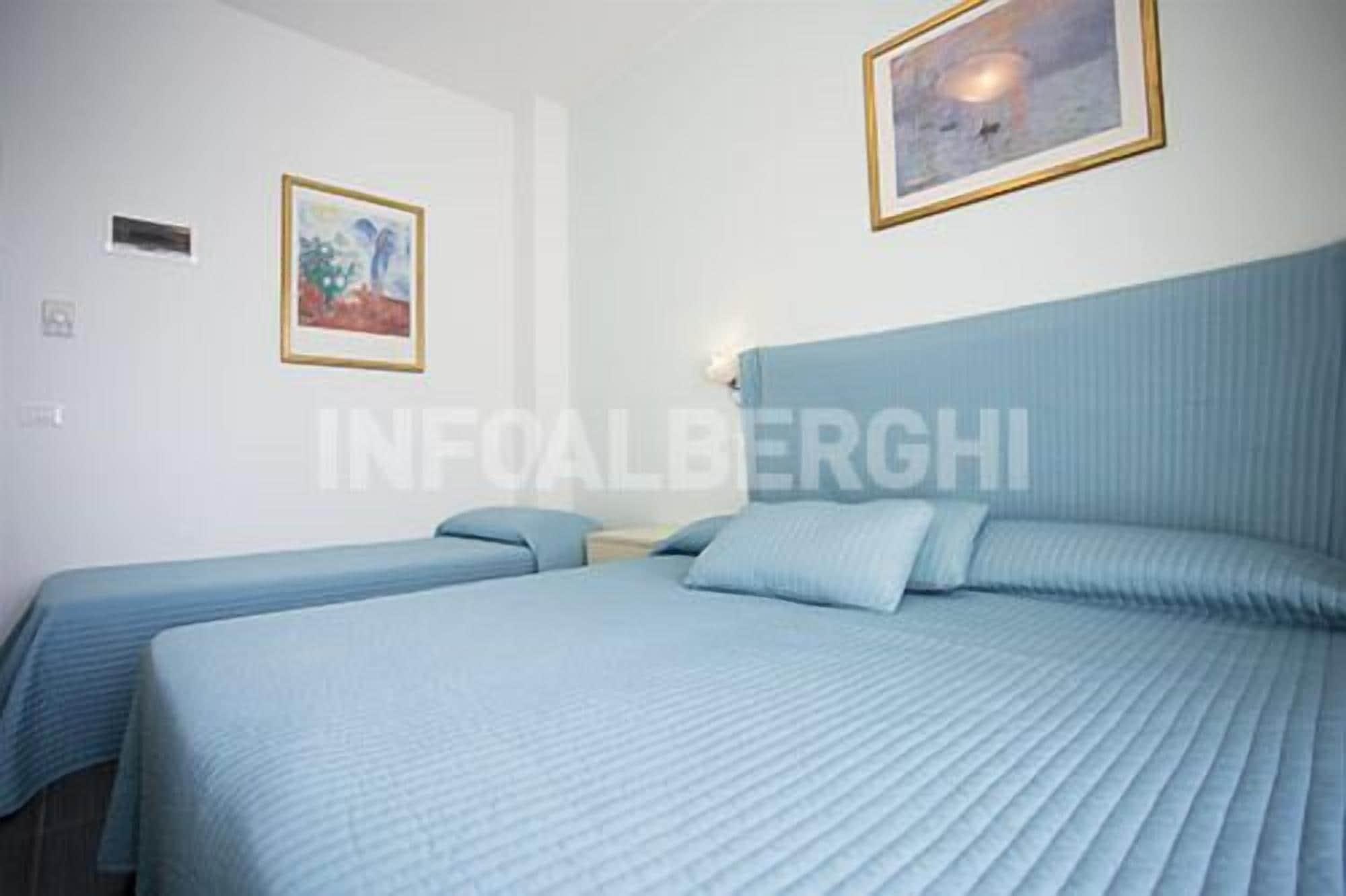 רימיני Hotel Spiaggia Marconi מראה חיצוני תמונה