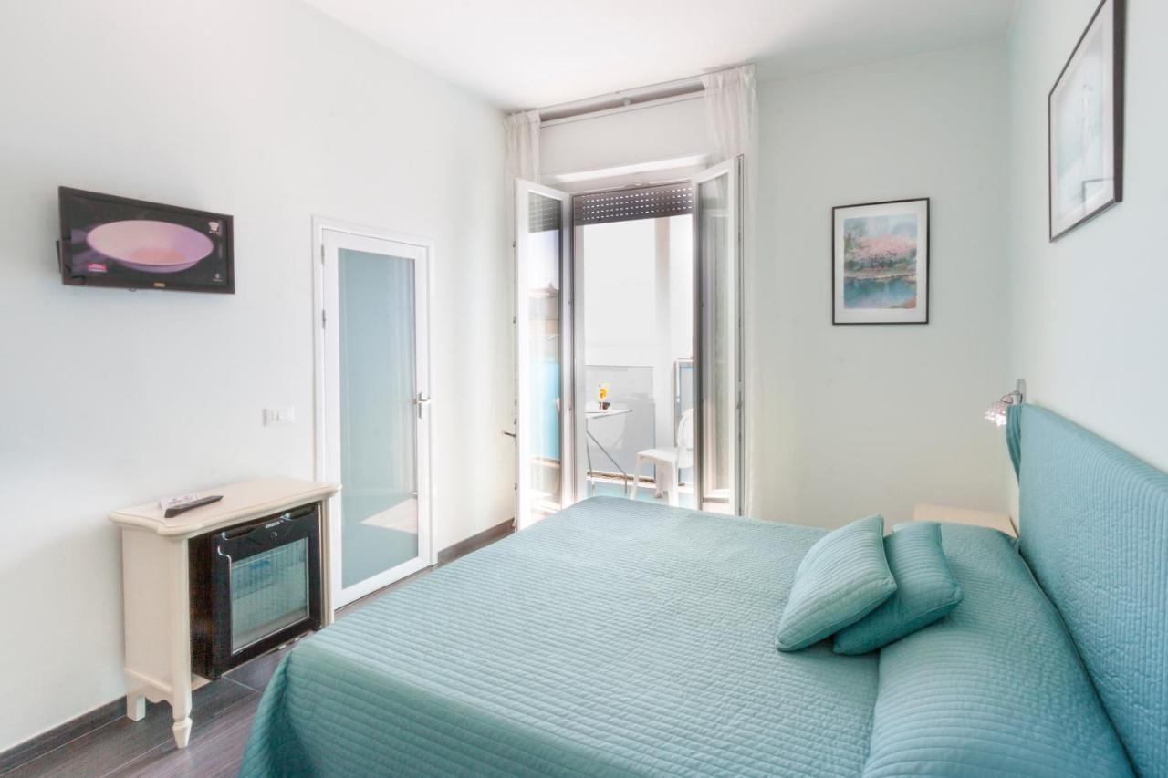 רימיני Hotel Spiaggia Marconi מראה חיצוני תמונה