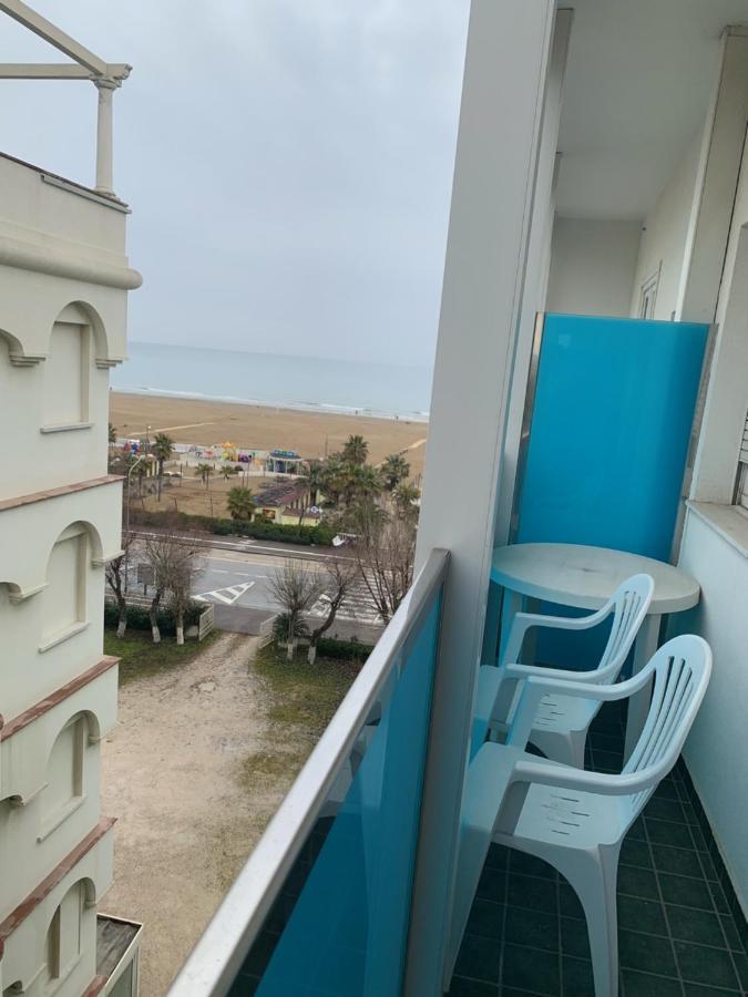 רימיני Hotel Spiaggia Marconi מראה חיצוני תמונה