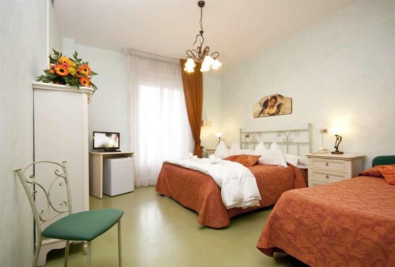 רימיני Hotel Spiaggia Marconi מראה חיצוני תמונה