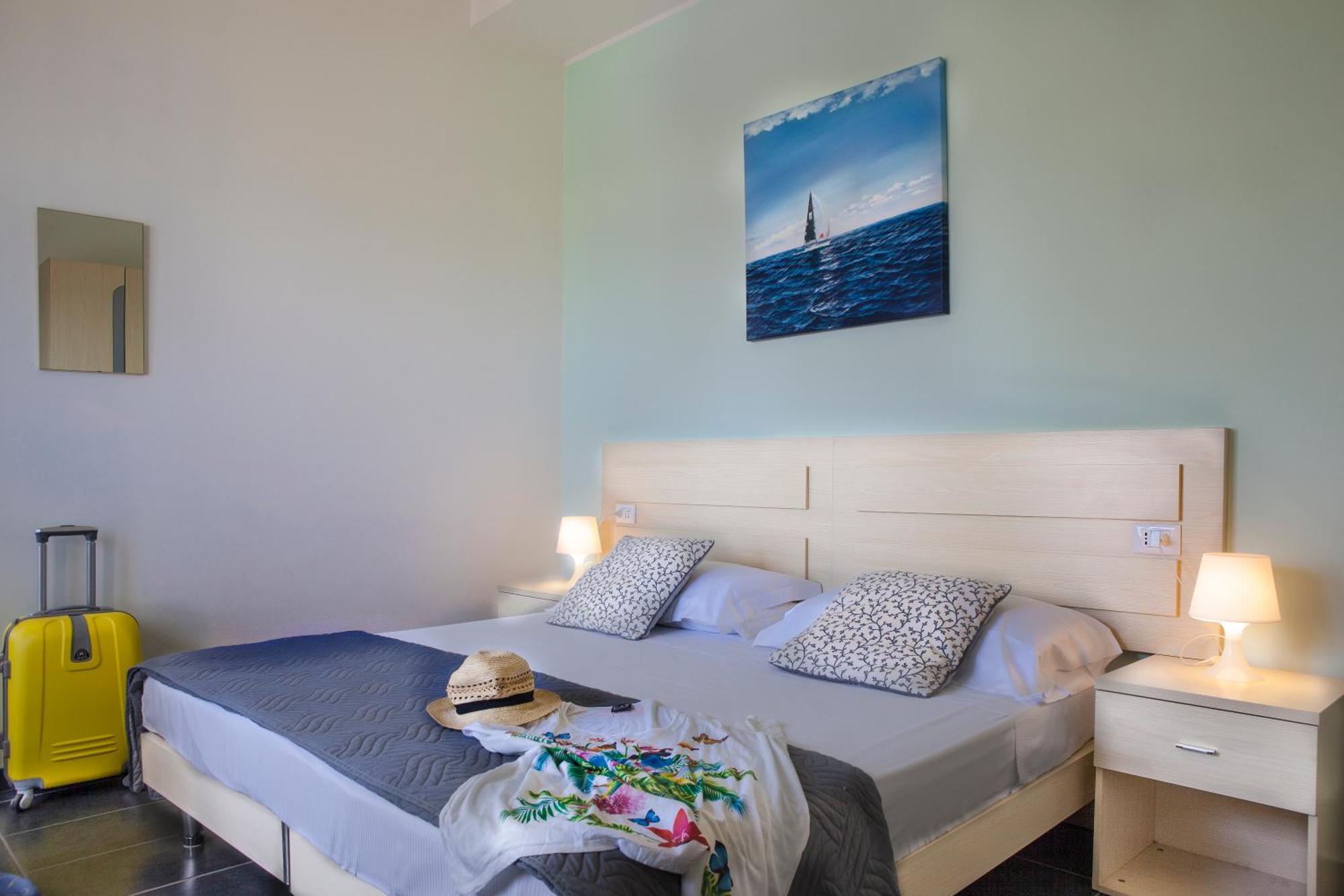 רימיני Hotel Spiaggia Marconi מראה חיצוני תמונה