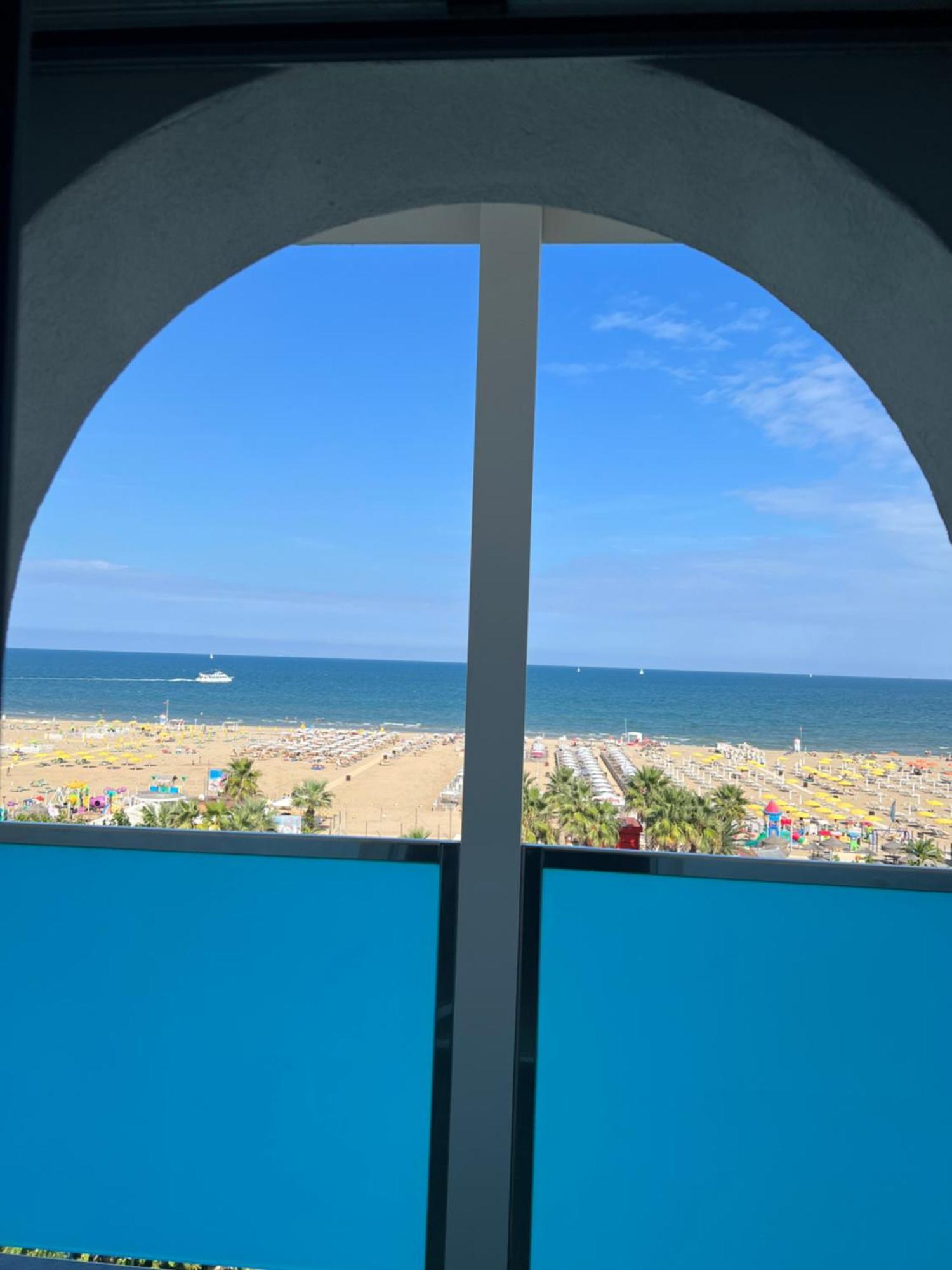 רימיני Hotel Spiaggia Marconi מראה חיצוני תמונה