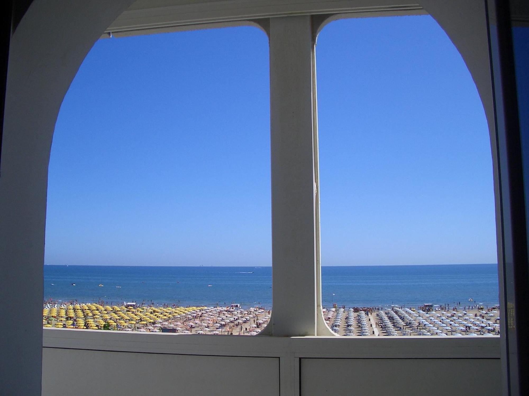 רימיני Hotel Spiaggia Marconi מראה חיצוני תמונה