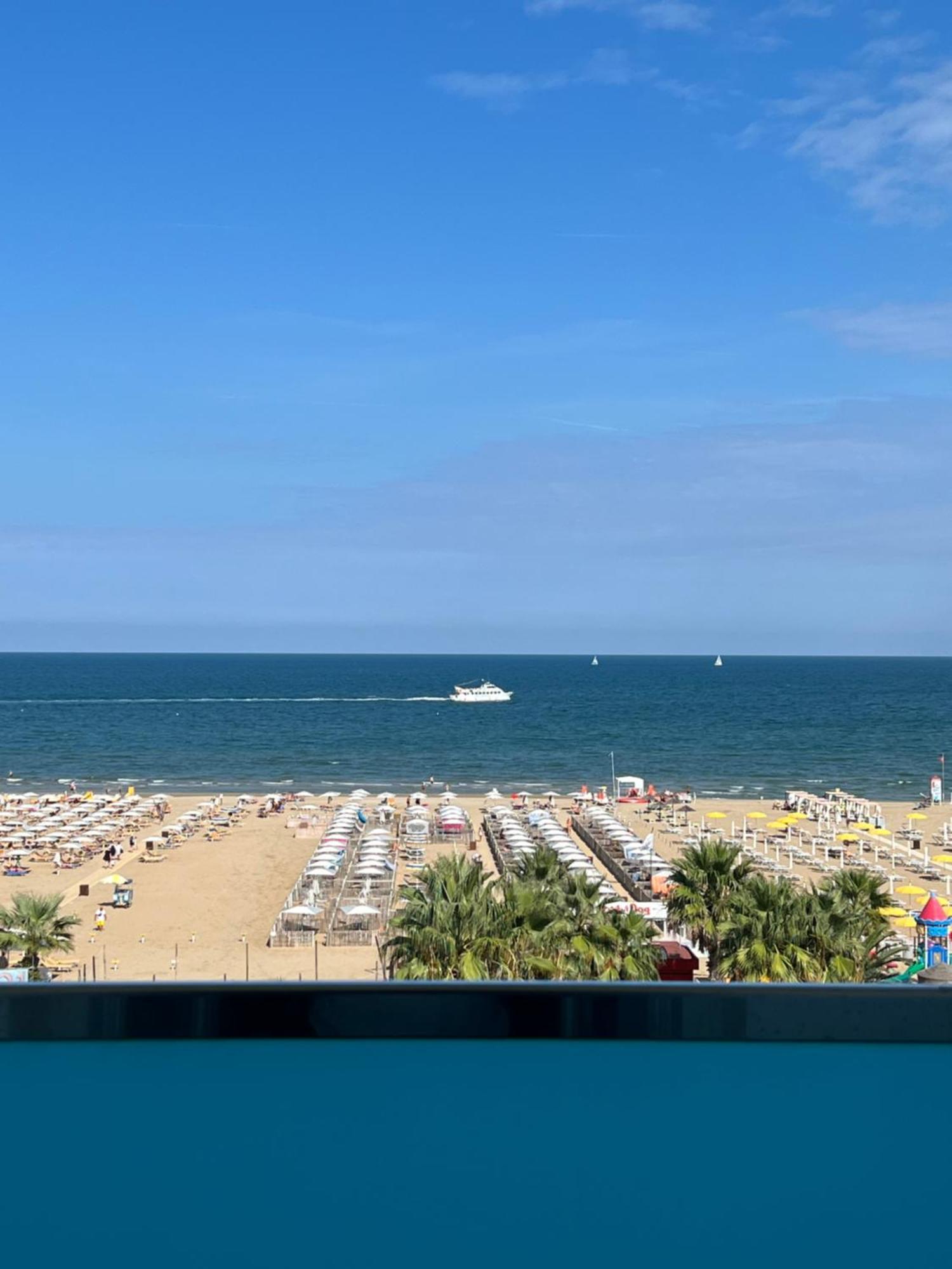 רימיני Hotel Spiaggia Marconi מראה חיצוני תמונה