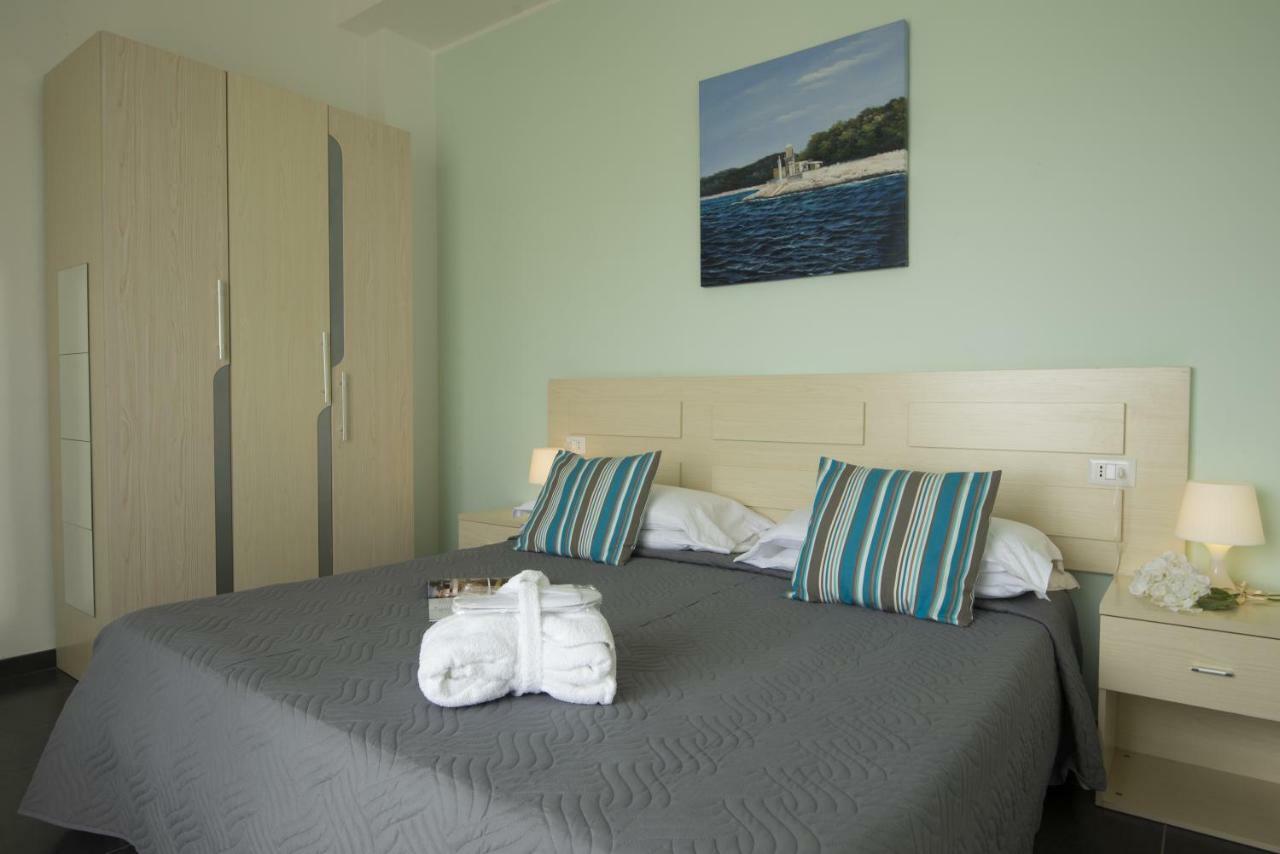 רימיני Hotel Spiaggia Marconi מראה חיצוני תמונה